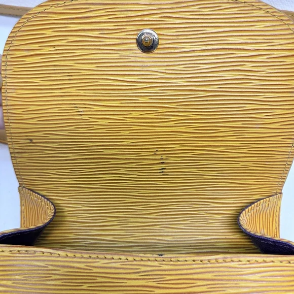 Louis Vuitton Saint-Cloud Mini Tassiri Yellow Epi Leather shoulder bag.